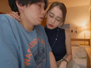 Ba vòng của cô người mẫu mảnh mai rất hồng và mềm mại. Cô ấy khỏa thân và nhét ngón tay vào lỗ. Cô ấy đang ngậm sâu và ăn dương vật. Cô ấy ở trên mà không dùng bao cao su và có rất nhiều chất dịch màu trắng...