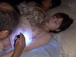 Vợ yêu vào nhà trọ với trai mới quen trong kỷ niệm ngày cưới